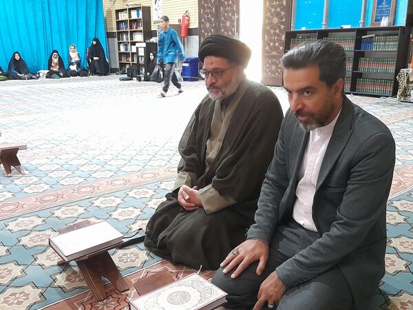 محفل انس با قرآن و تجلیل از نفرات برتر  مسابقات قرآنی در مسجد جامع خامس آل عبا در شهرستان ملارد