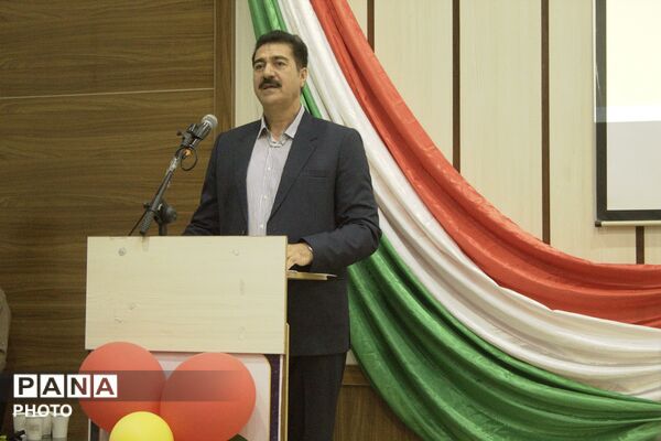 آیین تقدیر و تجلیل از معلمان و دانش‌آموزان برگزیده بام و صفی آباد