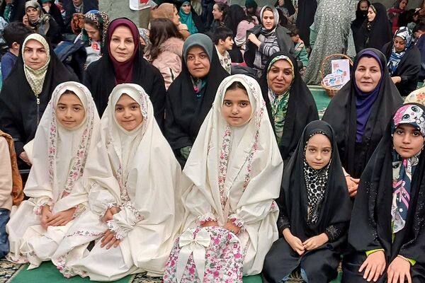 حضور دانش‌آموزان و کارکنان دبستان ستایش و صابران یک در جشن میلاد حضرت عباس (ع)