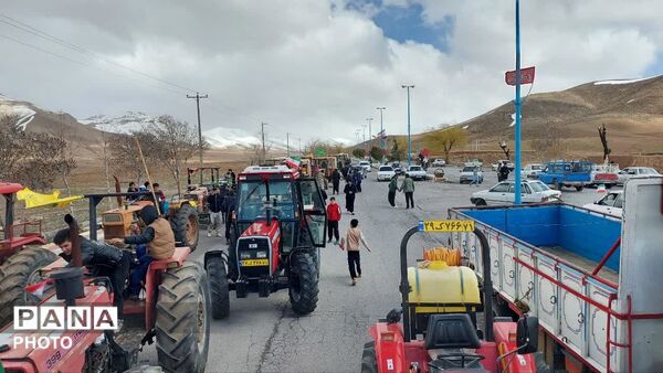 رژه تراکتوری مردم شهید پرور شهر سودجان 