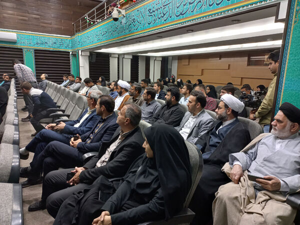 آیین افتتاح زمین چمن مدرسه بهار نور معرفت در قم