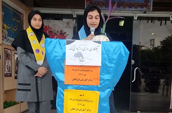جشن عاطفه‌ها در دبیرستان فرزانگان قائمشهر