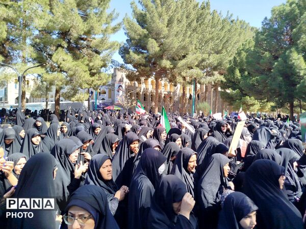 حضور بی سابقه مردم کرمان در نماز جمعه