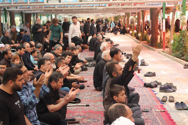 مراسم تحویل سال در گلزار شهدای قم