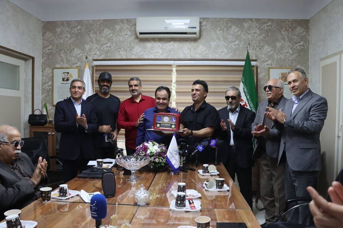 «شش نقطه» باید از رادیو فراتر برود و به تلویزیون و سینما برسد