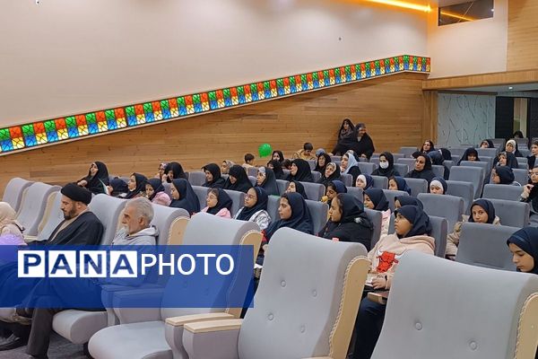 پایگاه شهید انصاری میزبان دانش‌آموزان دبستان مهدیزاده در جشن دهه فجر 