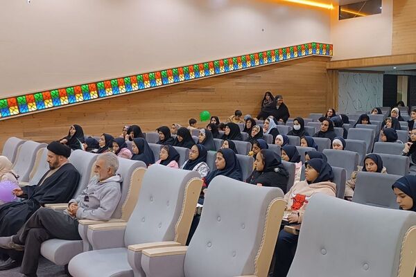 پایگاه شهید انصاری میزبان دانش‌آموزان دبستان مهدیزاده در جشن دهه فجر 