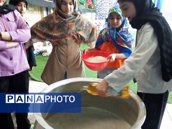 مراسم پخت نذری توسط دانش‌آموزان شیرازی به همت مجموعه تربیت علوی خواهران