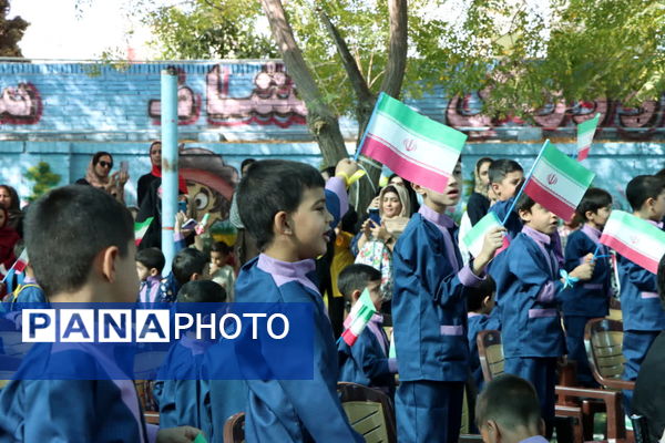 نواخته شدن زنگ شکوفه‌ها در یزد