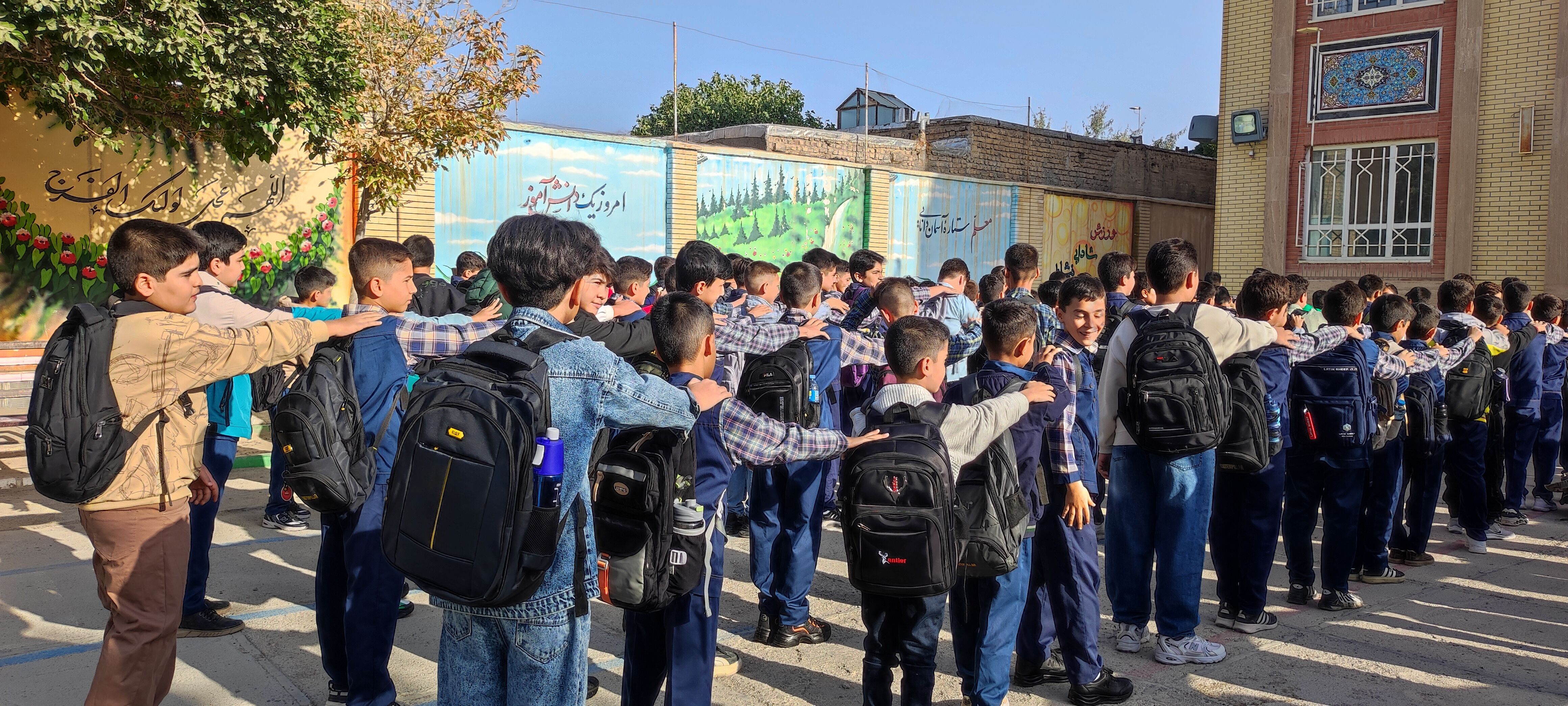 جشن آغاز سال تحصیلی جدید در مدرسه شهدای فرهنگی شهرستان شیروان