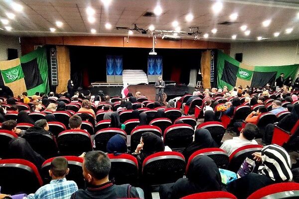 «روایت زمان»؛ هنرنمایی تئاتری در ستایش شهدا روی صحنه فرهنگسرای رازی ورامین