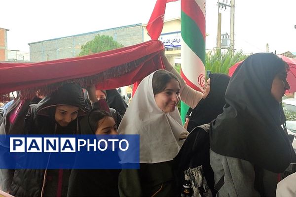 گرامیداشت هفته دفاع مقدس و آغاز سال تحصیلی در دبیرستان فرزانگان قائمشهر