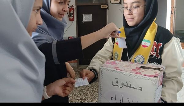 بیست و هشتمین دوره انتخابات شورای دانش آموزی در دبیرستان حجت‌ الاسلامی