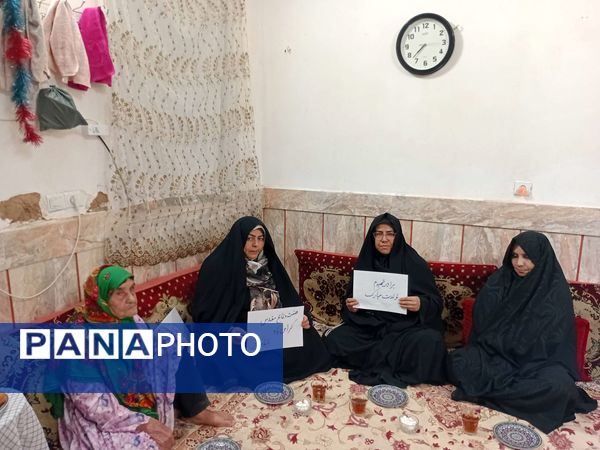 دیدار مسئولین پایگاه کوثر روستای نقاب با مادر شهید غلام زاده