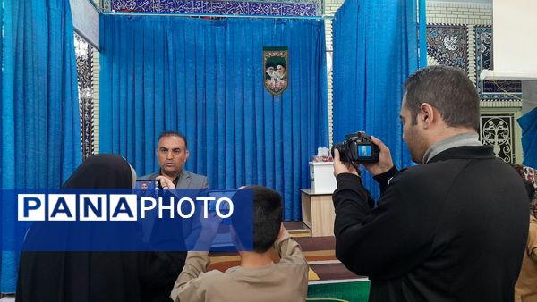 نماز جمعه شهر بن با حضور خانواده بزرگ آموزش و پرورش 