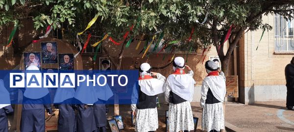 همزمان با سی و یکم شهریور ماه  زنگ شکوفه ها در مدارس باخرز به صدا درآمد