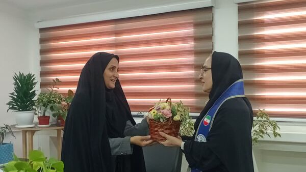 دیدار رئیس سازمان دانش‌آموزی و دانش‌آموزان پیشتاز و خبرنگاران پانا با رئیس سازمان تأمین اجتماعی محمودآباد 