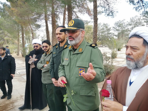 غبارروبی مزار دانش‌آموز شهید «حیدر رضایی» در قم