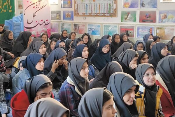 روایت همدلی دانش‌آموزان مدارس شهرستان آباده در پویش «ایران همدل»