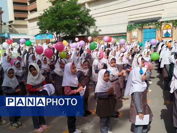 حضور خادمین  آستان قدس رضوی در دبستان ۲۲ بهمن ناحیه ۵ مشهد