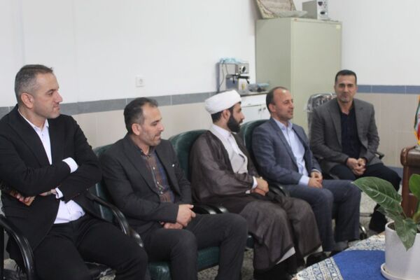 بزرگداشت مقام معلمان در مدارس گلوگاه 