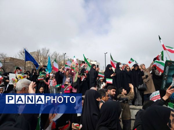 تولد ۴۷ساله‌گی انقلاب ایران در خیابان پانزده خرداد