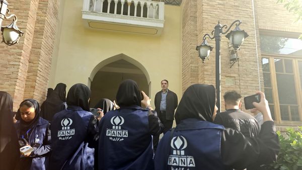 بازدید دانش‌آموزان خبرنگار پانا از مدرسه تاریخی دارالفنون
