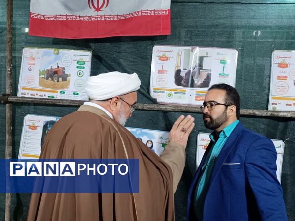 نمایشگاه دستاوردهای انقلاب دانش‌آموزان صدرا در ابرکوه