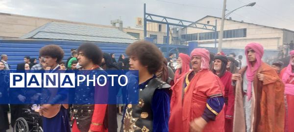 استقبال عزاداران حسینی از کاروان نمادین اسرای کربلا در قم