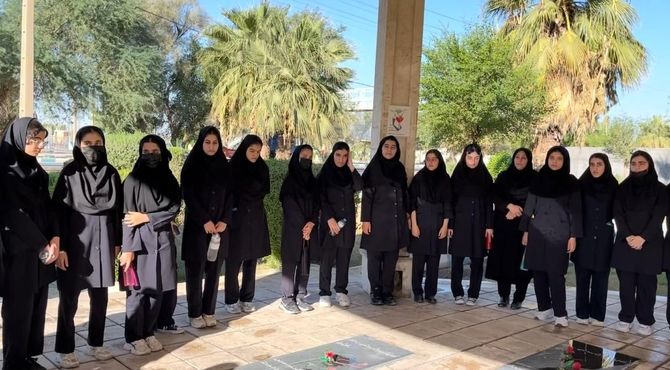 پیاده روی دانش آموزان به مناسبت هفته تربیت بدنی در شهرستان دهلران برگزار شد