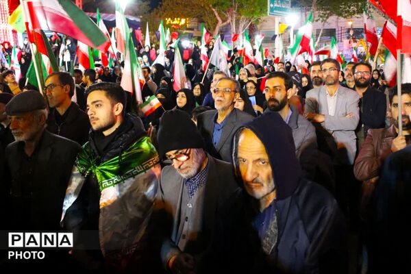 حضور پرشکوه مردم قم در میدان توحید