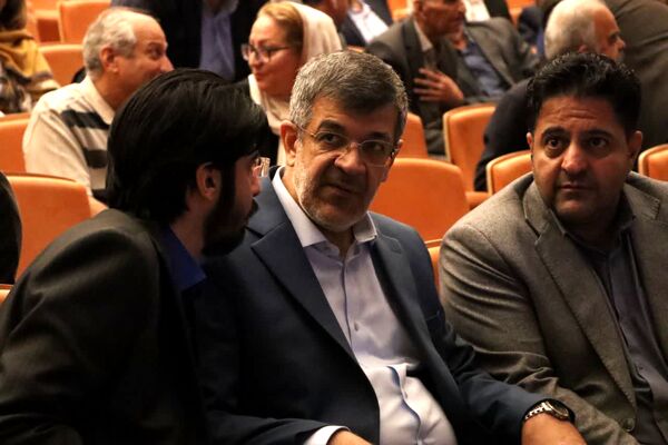 سند هویتی استاد ایرج افشار در یزد رونمایی شد