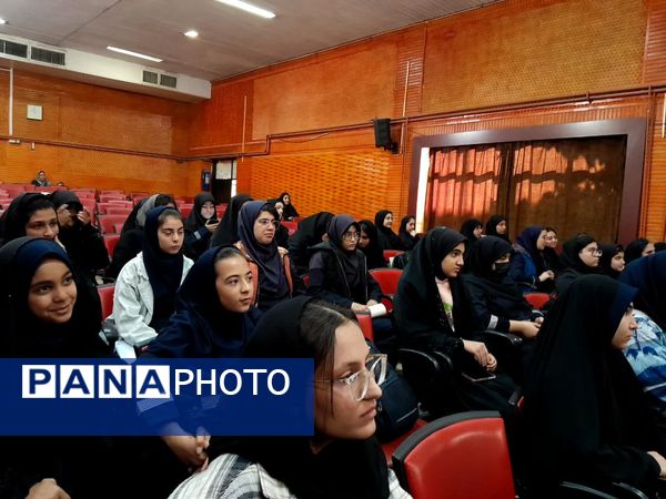 کارگاه آموزش نویسندگی ویژه دانش‌آموزان در شهرستان ورامین