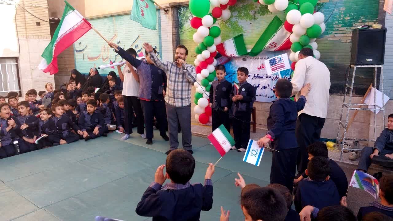 آیین بزرگداشت روز دانش آموز در دبستان سمیه قم