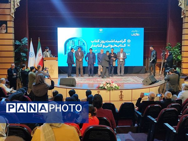 همایش کتاب و کتابخوانی در سالن میلاد شهرداری کرج 