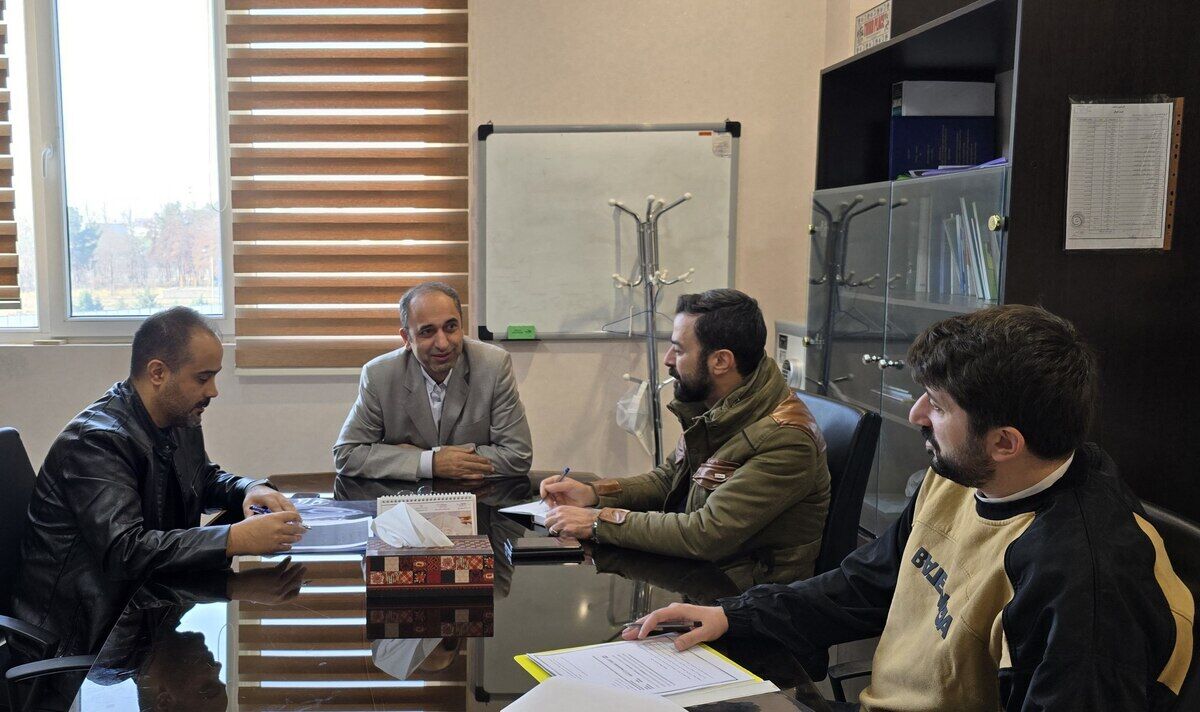 برگزاری جلسه مربی تیم ملی اسکیت‌بُرد با مسئولان فدراسیون برای برنامه‌ریزی مسابقات آسیایی