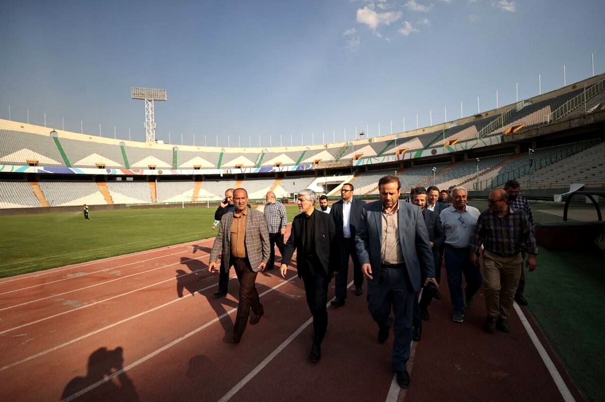 بازدید وزیر ورزش از بانک چمن و مراحل بازسازی ورزشگاه آزادی