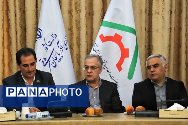 آیین رونمایی از پوستر گرامیداشت روز ملی صنعت و معدن