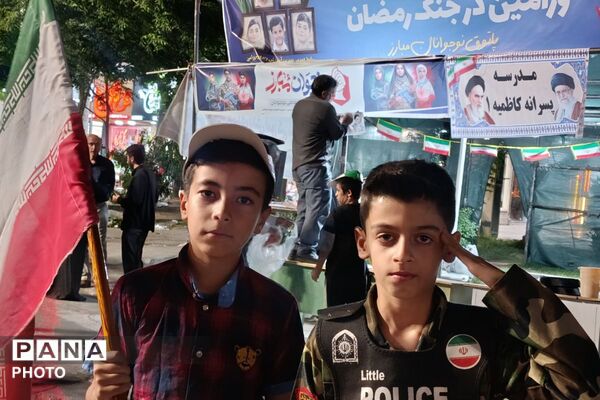 حضور پرشور دانش‌آموزان دبستان پسرانه کاظمیه در غرفه شهدای دانش آموز ورامین