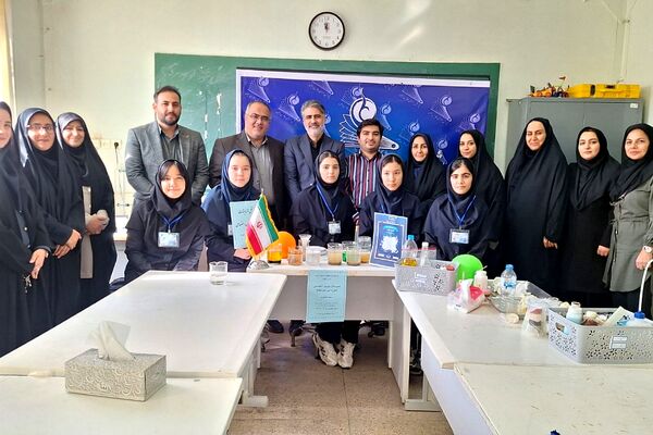 شور علمی دانش آموزان فشافویه در آیین گرامیداشت روز آزمایشگاه