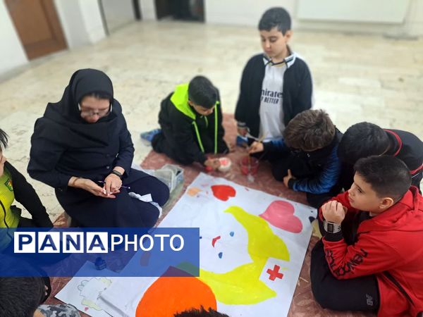 طرح نقاشی گروهی رو پارچه به‌مناسبت روز پرستار در دبستان مبتکران ۳ مشهد