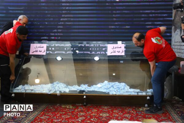 جشنواره بزرگ خریداران ماهی در تبریز