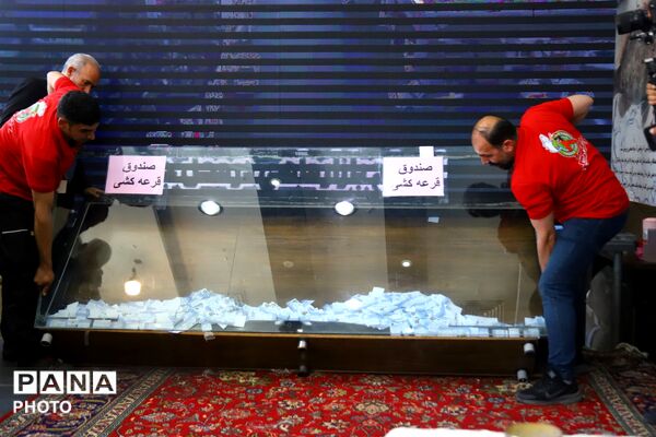 جشنواره بزرگ خریداران ماهی در تبریز