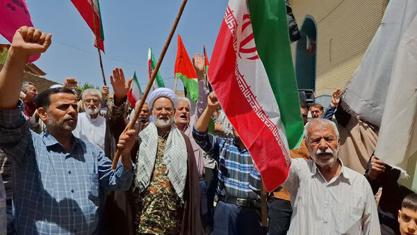راهپیمایی ضدصهیونیستی مردم روستای فردو