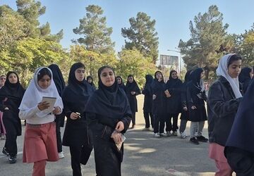 موفقیت‌های درخشان دانش‌آموزان ناحیه 3کرج در مسابقات هنری و ادبی
