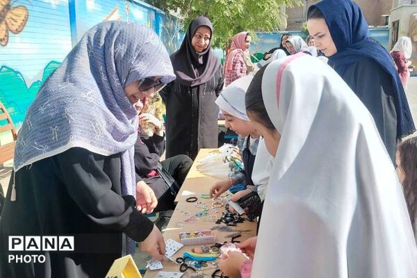جشن عاطفه ها در دبستان 22 بهمن به یاد شهید پیشتاز ماکان نصیری