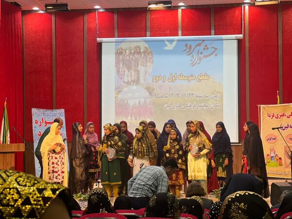 جشنواره سرود در فرهنگسرای فین