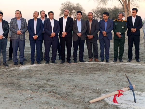 کلنگ ساخت دبستان 14 کلاسه خیرساز در روستا دهو شهرستان میناب به زمین زده شد