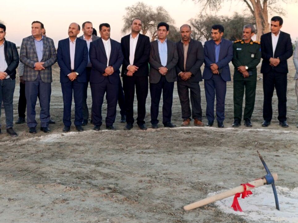 کلنگ ساخت دبستان 14 کلاسه خیرساز در روستا دهو شهرستان میناب به زمین زده شد