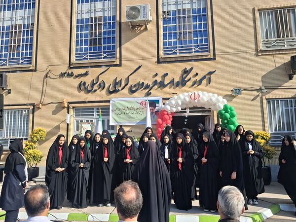 گرامیداشت پدافند غیرعامل با حضور مسئولان شهرستان در دبیرستان وکیلی ۹